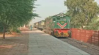 Pakistan Railway | 18dn millat express arrival at chak jhumra junction railway station