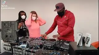 Sterling Reigns teaching #dj #skills @airbnb
