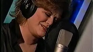 K.T. Oslin BBC Radio/Studio B-Roll September 4, 2001