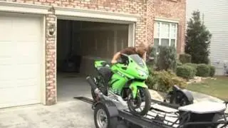 Loading Kawasaki Ninja 250 onto a Kendon trailer
