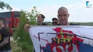 Serb&euml;t nisin fest&euml;n ne Gazimestan me flamuj grek e rus