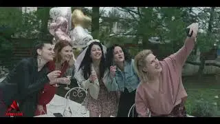 Film DEVOJAČKO VEČE 🎀  od sada je dostupan na Apollonu!