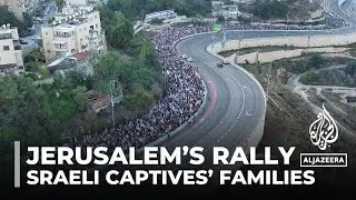 Families of Israeli captives arrive in Jerusalem, rally at PM&rsquo;s office