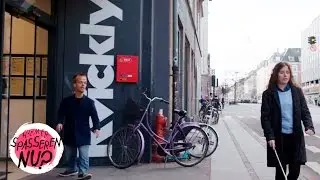 Dv&aelig;rg stj&aelig;ler fra en blind | Hvem er spasseren nu?