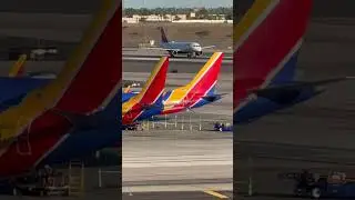 Sky harbor plane spotting Boeing 737-300! USA jet 727 and more