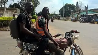 Une balade en moto-taxi dans la ville de Bouaké