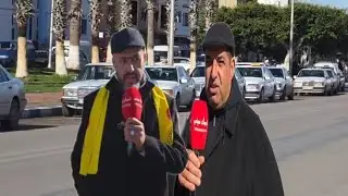 وقفة احتجاجية لمهني سيارات الأجرة الكبيرة ببني انصار  للمطالبة بإنصاف القطاع وتنظيمه