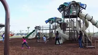 Tres Lagos Community