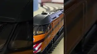 HO Scale Metra 405 at The Elmhurst Model Railroad Club!