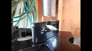 IPHONE UNDER PRESS (BATTERY EXPLOSION!!)