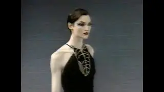 Geoffrey Beene Fall 1992 (Fashion TV)