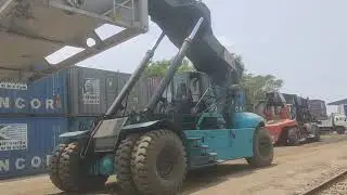 reach stacker operator