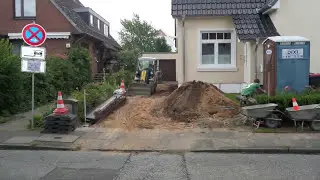 Kleinpflaster grau mit roten Reihenstein Mauer.