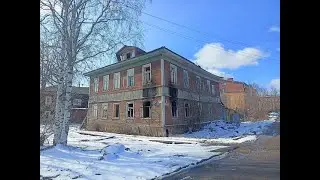 Старый дом в Соломбале, следы пожара и жилище бездомных