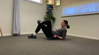 massage ball massage gluteal muscles