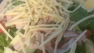 Салат «Шеф-повар» с индейкой и моцареллой @meikosadventures