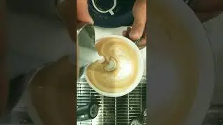 Nice try making Christmas tree #latteart #shorts #trending #youtubeshorts #simple #barista