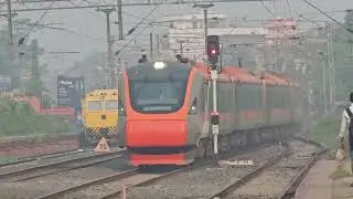 94803 Jaynagar Patna Namo Bharat crossing 19038 Avadh Express at Dalsinghsarai.
