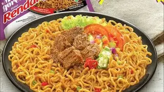 Makan mie indomie rasa rendang 🍜🍝🤤🔥🔥