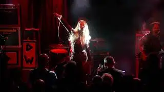 Dream Wife - Hey Heartbreaker - live at Hebden Bridge Trades Club