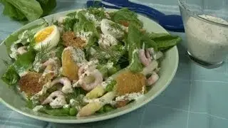 Mitt kök: Räksallad med sparris, ägg och pepparrotsdressing - TV4