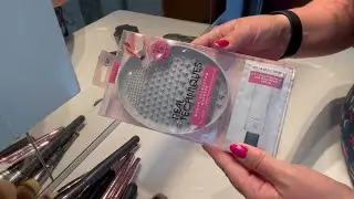 Real Techniques Brush Cleaning Palette