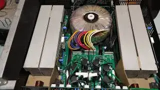 interior de un amplificador B&uacute;nker Mx2600