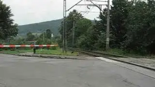 EN71-015 wjeżdża do Suchej Beskidzkiej.
