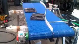 Converging belt conveyor - 2 lane into one