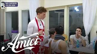 Amici 22 - Wax in versione cameriere