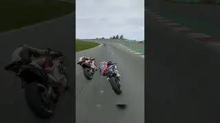 Close fight! #Toprak battles #SomkiatChantra with pure race control 💥 #MotoGP25