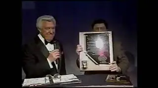 Al Alberts receives award for 25th anniversary of Showcase
