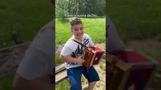 9 anni e suona da Dio
