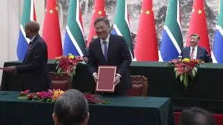 President Ramaphosa and President Jinping witness the signing ceremony on bilateral agreements.