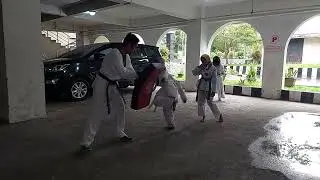 LATIHAN TENDANGAN TARGET KOTAK TAEKWONDO