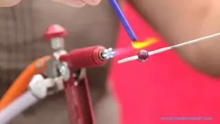 Entstehung einer Glasperle von der Perlenschnegge