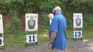 Tom Givens demonstrates one hand shooting technique