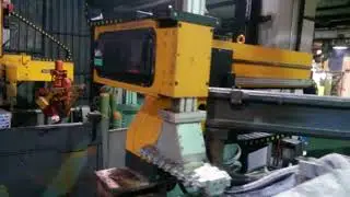 UNISMARTLUB SPRAYER ROBOT WORKING