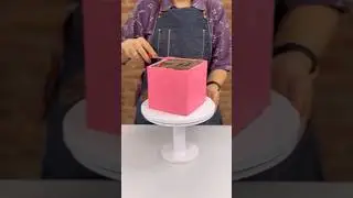 How to frost a square cake easily #hack #icingcake #cakedesign