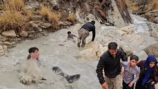 New problem for the family: Amir Mohammad trapped in the flood and the rescue effort