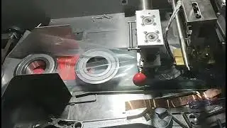 Fully automatic bearing packing machine hinge door handle flow wrapping machine