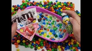 Tub Full of Mixing Candy with The Muffin Man - Sing-Along