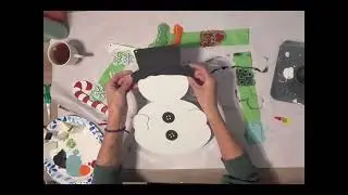 Незаконченный веселый и яркий снеговик