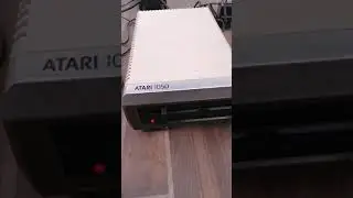 Atari 800 XL e unidade de disco Atari 1050.