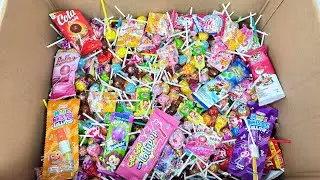 Unpacking So Many Kind And Delicious Lollipop And Put Into The Box