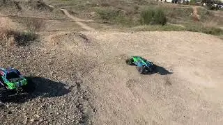 Test du traxxas rustler 4x4 xl5 sur un terrain abandonn&eacute; 