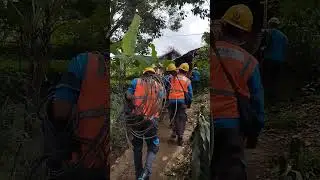 mencari kitab suci. #viralvideo #shots #viral #pln #haleyorapower