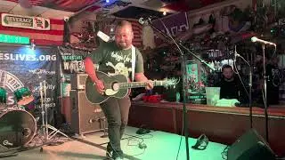 Black Guy Fawkes Cover &ldquo;Lean On Sheena&rdquo; By The Bouncing Souls At Punk Rock Hoe Down