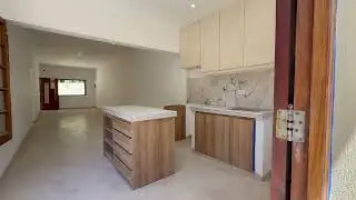 Casa en venta en City Bell. 2 dormitorios y parque, a estrenar.