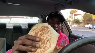 ( food review) trying Taco Bell Crunchwrap supreme for the first time